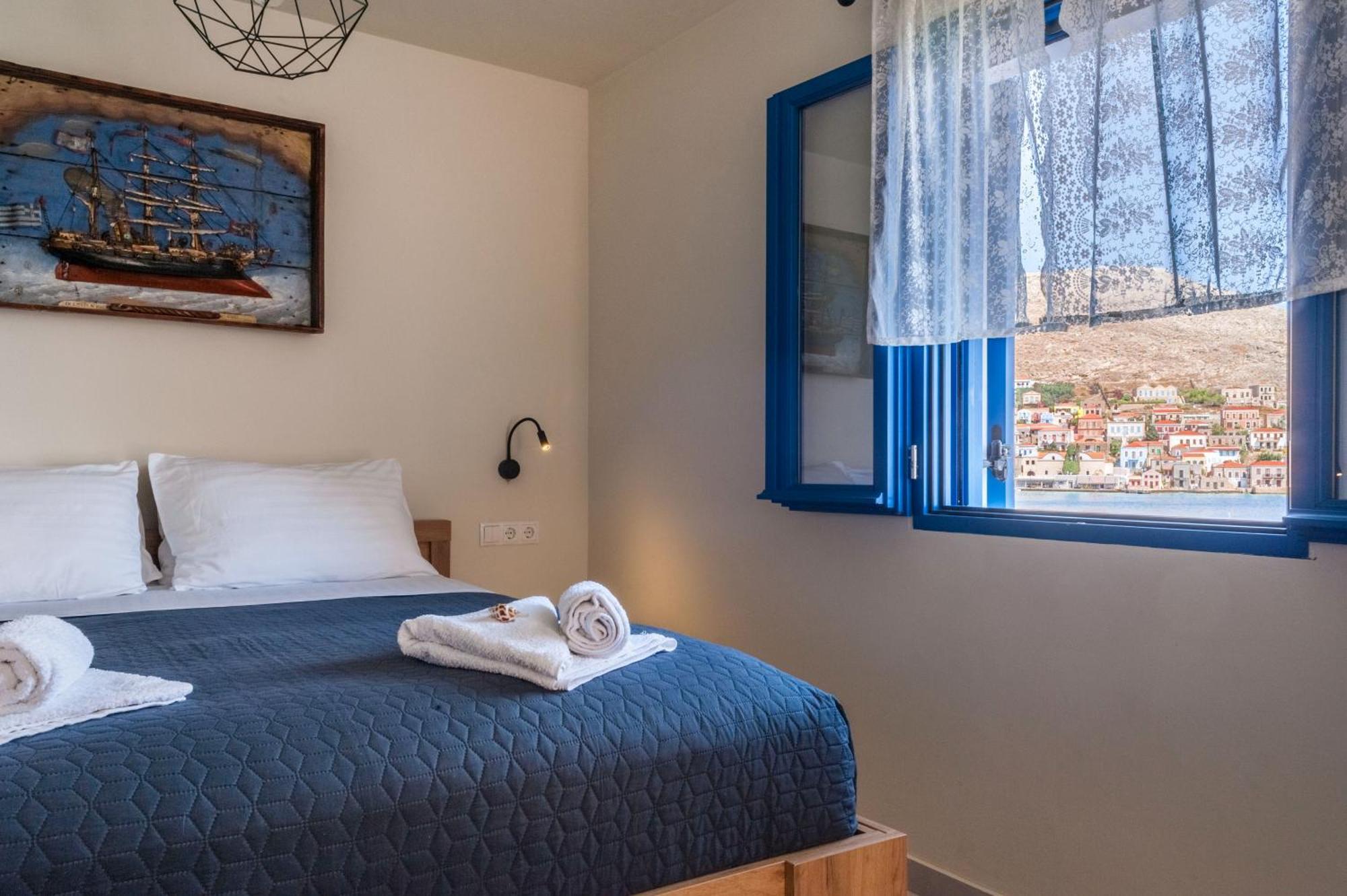 Porphyra Studio Chalki Town Room photo